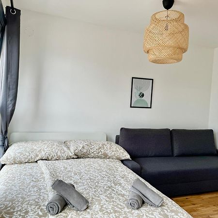 Modern Apartment With Balcony & Free Parking - Nearby Metro Viena Exterior foto